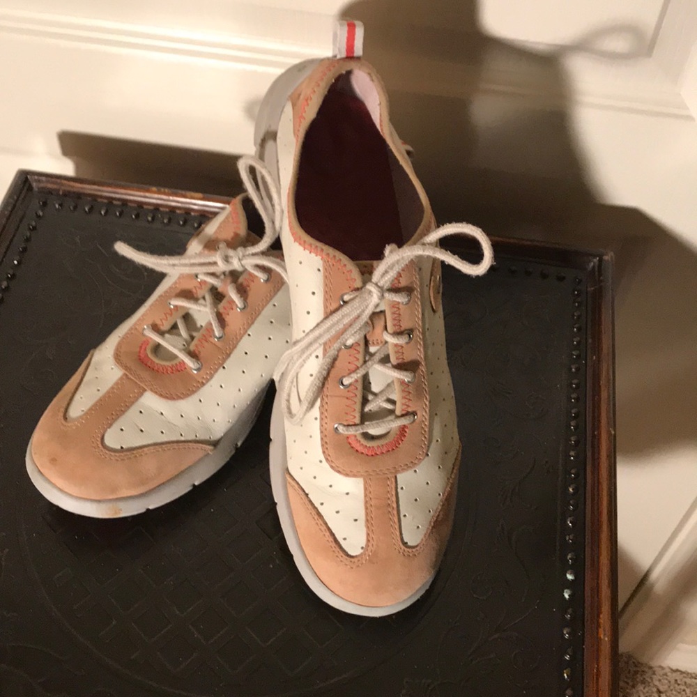 Cream and Tan Lace up Shoe